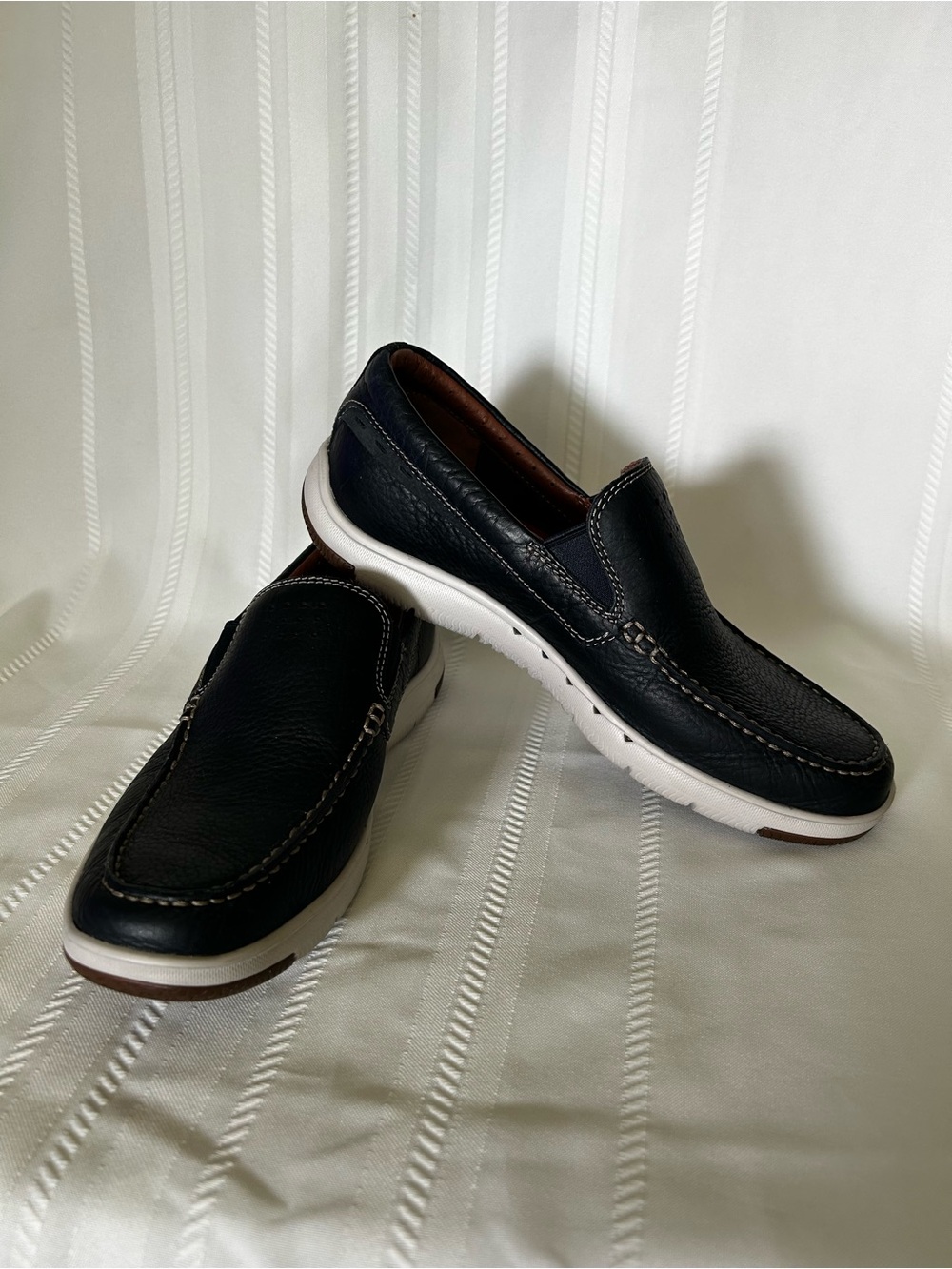 Clarks Unmaslow Easy Slip-On Shoes Loafers Navy White Mens 8 Perforated Casual